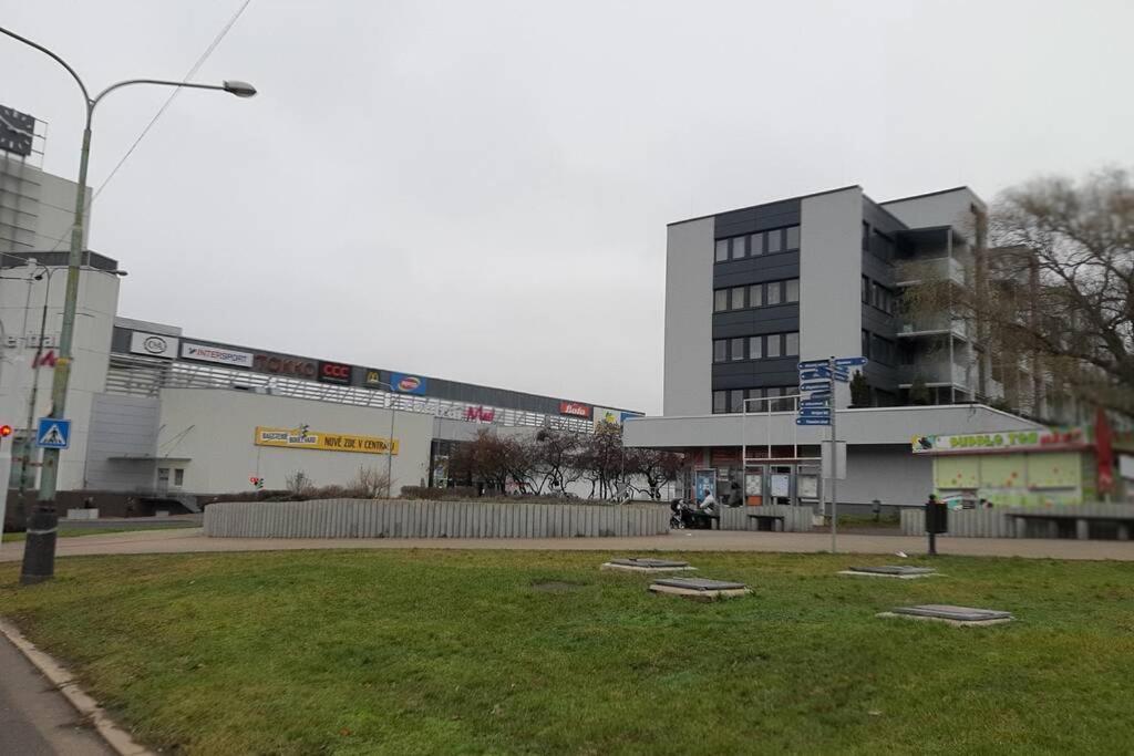 Apartment Prague In Near Golf Club, Aqua-hipo-autodrom In *